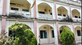 পাবর্তীপুরে পরীক্ষার ফি না দেয়ার ছাত্রীর সাথে অসৌজন্যমূলক আচরণ শিক্ষকের