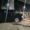 প্রবেশপথে দেখা হচ্ছে কার্ড, যানচলাচল নিয়ন্ত্রিত