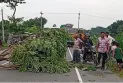 সড়ক অবরোধ, ঢাকার সঙ্গে বিচ্ছিন্ন ২১ জেলা