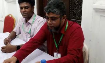এক পোলিং অফিসারকে অব্যাহতি