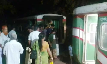 গাইবান্ধায় ট্রেনের বগি বিচ্ছিন্ন, অল্পের জন্য দুর্ঘটনা থেকে রক্ষা