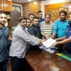সাংবাদিকদের নামে মামলা প্রত্যাহার দাবিতে স্মারকলিপি প্রদান