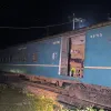 রংপুরের পীরগাছা স্টেশন এলাকায় যাত্রীবাহী ট্রেনের পাঁচ বগি লাইনচ্যুত