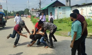 ফিল্মি স্টাইলে ৭০০ পিস ইয়াবাসহ দুই মাদক ব্যবসায়ীকে ধরলেন ডিবি পুলিশ
