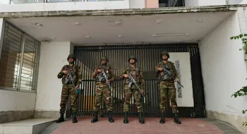 হাজী সেলিমের বাড়িতে যৌথ বাহিনীর অভিযান