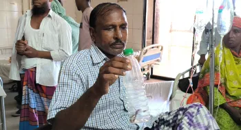 ঠাকুরগাঁওয়ে সাপে কাটার পর সাপ নিয়ে হাসপাতালে কৃষক