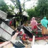 লালমনিরহাটে আকস্মিক ঘূর্ণিঝড়ে শতাধিক কাঁচা পাকা ঘরবাড়ি বিধ্বস্ত , আহত ৩