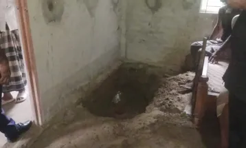 হত্যার পর মা-বাবাকে ঘরের ভেতরে পুঁতে রাখেন ছেলে