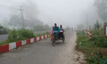 পঞ্চগড়ে ঘন কুয়াশায় শীতের আমেজ