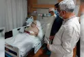 হাসপাতালে খালেদা জিয়ার হাতে আমন্ত্রণপত্র দিলেন ঐকমত্য কমিশনের সদস্যরা