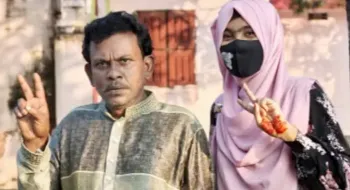 একসঙ্গে এইচএসসি পাস করলেন বাবা-মেয়ে
