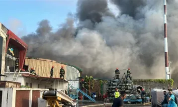 কার্গো ভিলেজে আগুন, নিয়ন্ত্রণে কাজ করছে ফায়ার সার্ভিসের ৩৬ ইউনিট