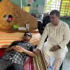 বেরোবি’র আহত শিক্ষার্থী নিলয়কে দেখতে তার বাড়িতে যান উপাচার্য