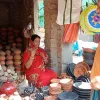 ফুলবাড়ীতে শ্যামাপূজা ও দীপাবলি উৎসবে কদর বেড়েছে দিয়ার বাতির
