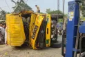 পাবনায় ট্রাক-ভ্যানের মুখোমুখি সংঘর্ষে নিহত ৩