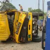 পাবনায় ট্রাক-ভ্যানের মুখোমুখি সংঘর্ষে নিহত ৩