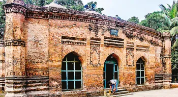 সাড়ে ৫০০ বছরের পুরোনো বাবা আদম শাহ মসজিদ