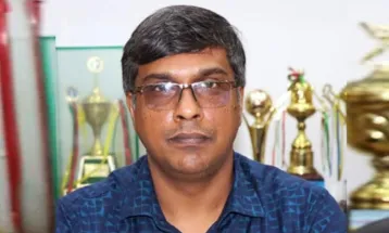 কর্তাদের জন্য রেলগাড়ি উল্টো পথে  ৬ কিলোমিটার! যাত্রীদের ভোগান্তি-ক্ষোভ