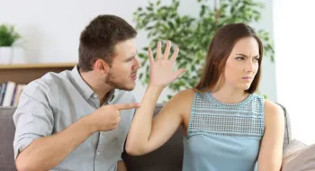 সঙ্গী আপনাকে ঠকিয়েছেন? নিজেকে সামলানোর চার উপায় জেনে নিন