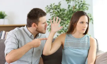 সঙ্গী আপনাকে ঠকিয়েছেন? নিজেকে সামলানোর চার উপায় জেনে নিন