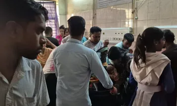 ঠাকুরগাঁওয়ে এক বিদ্যালের ৮ ছাত্রী হঠাৎ অসুস্থ, বিদ্যালয়ে আতঙ্কে সকলেই