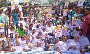 দিনাজপুরে বিএনপি'র প্রার্থীতা পরিবর্তনের দাবিতে কাফন মিছিল