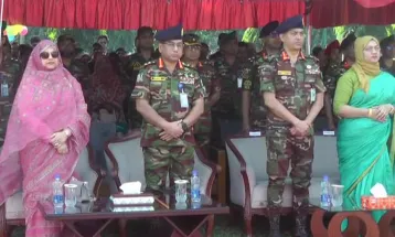 দেশের ৫০ ভাগ নারী, তাদের বাদ দিয়ে উন্নয়নের চিন্তা করা ভুল হবে: সেনাপ্রধান