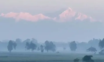 আবারও দেখা মিলছে কাঞ্চনজঙ্ঘার রাজসিক মনোমুগ্ধকর সৌন্দর্য