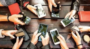 মোবাইল আসক্তি ও নতুন প্রজন্মের নীরব সংকট