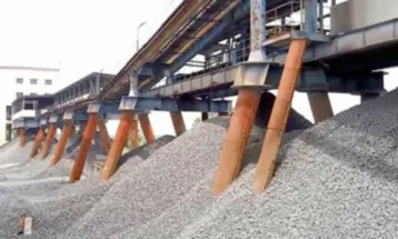 ভূমিকম্পের আতঙ্কে পার্বতীপুর মধ্যপাড়া পাথর খনি বন্ধ ঘোষণা