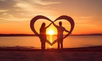 কীভাবে বুঝবেন মেয়েটিও আপনাকে পছন্দ করে?