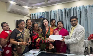 রংপুর-৩ আসনে মনোনয়ন ফরম তুললেন তৃতীয় লিঙ্গের রানী