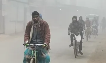 "ঠান্ডায় হাত-পা ককড়া লাগি আইছে বাপ"