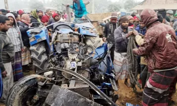 দিনাজপুরে বাস-ট্রাক্টর সংঘর্ষে নিহত ২