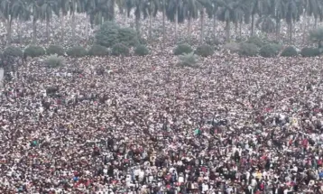 খালেদা জিয়ার জানাজায় অংশ নিতে মানুষের ঢল